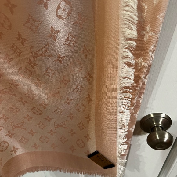 Louis Vuitton Pink Monogram Shawl - Picture 9 of 13